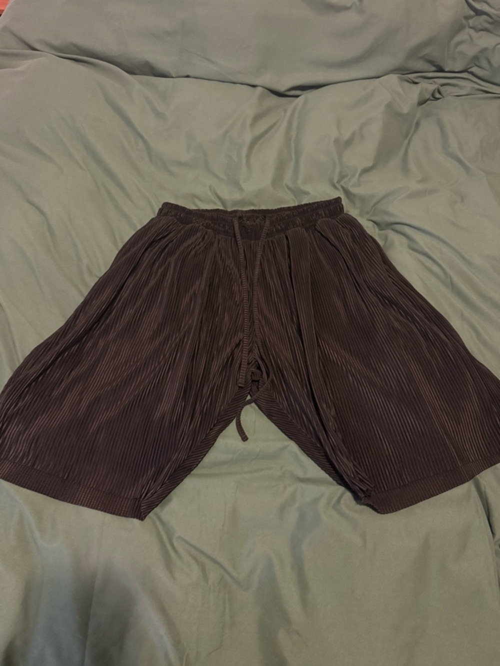 UO Pleated Black Men’s Shorts